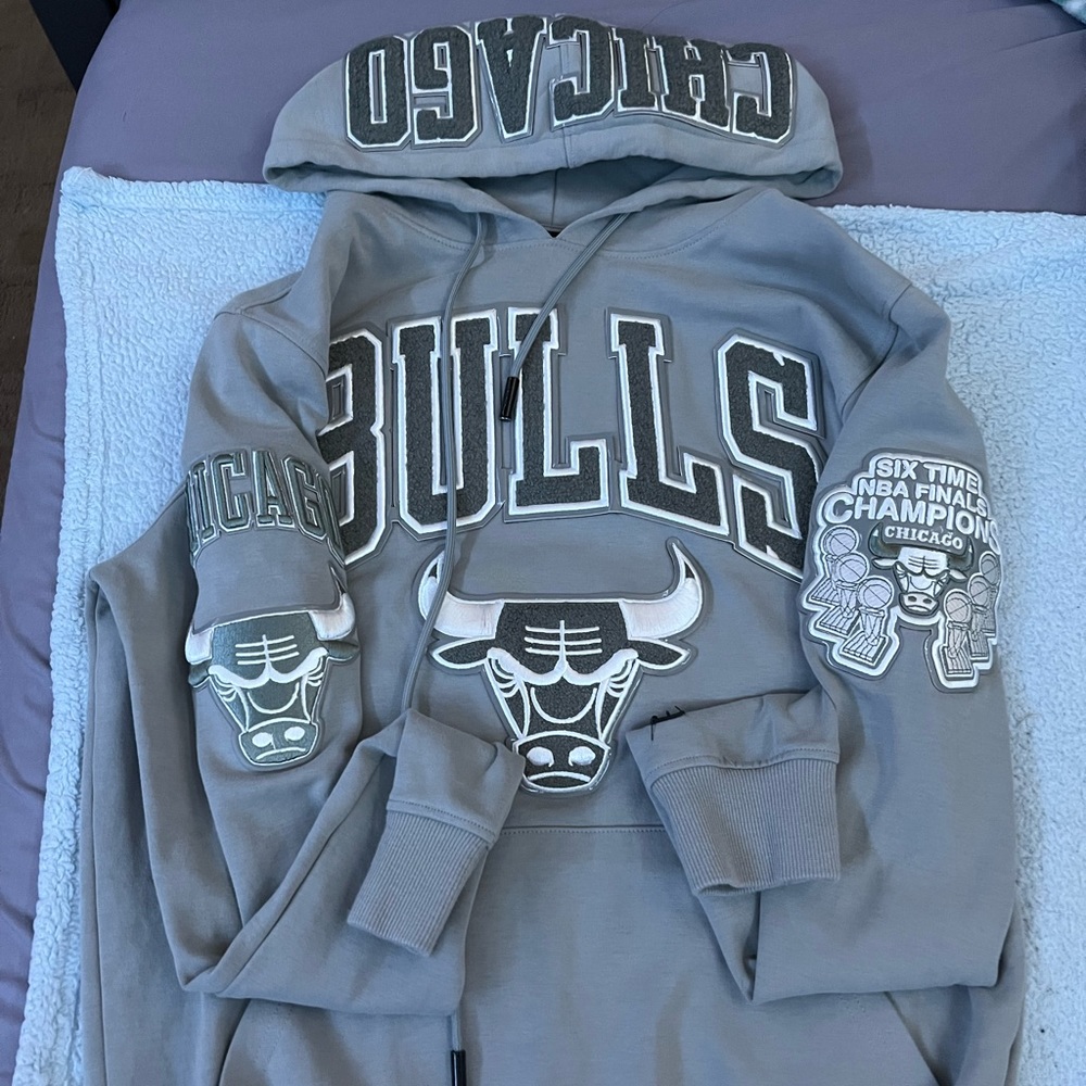 i got this hoodie to match with my cool greys but i never wear it, only once